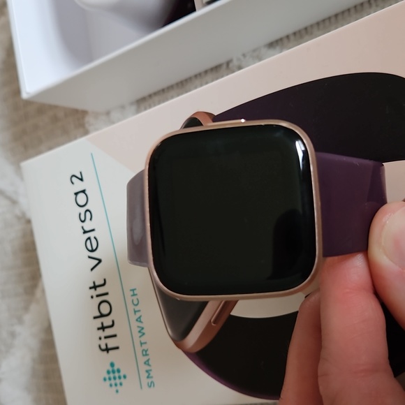 Fitbit Versa 2 Rose Gold, Extra bands - Picture 2 of 6